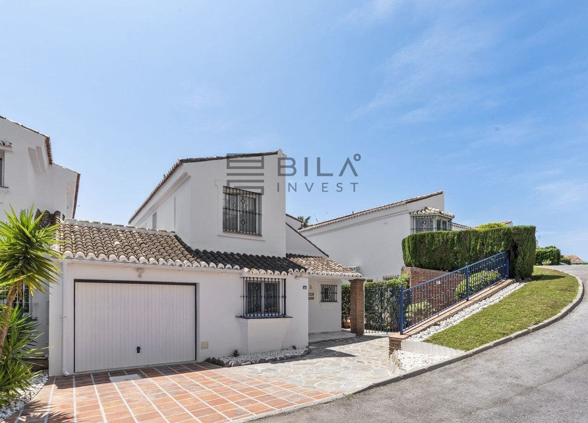 3 bedroom Villa for sale in El Chaparral with pool garage - € 875,000 (Ref: 9834127)