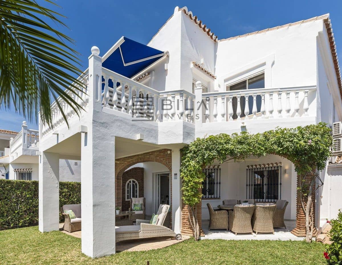 3 bedroom Villa for sale in El Chaparral with pool garage - € 875,000 (Ref: 9834127)