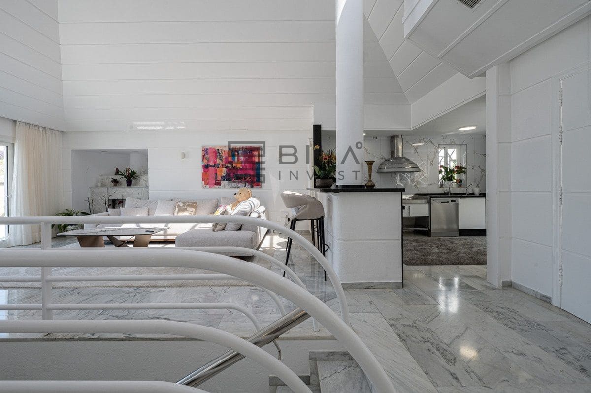 4 Zimmer Haus zu verkaufen in Calahonda mit Pool - 749.000 € (Ref: 9841335)
