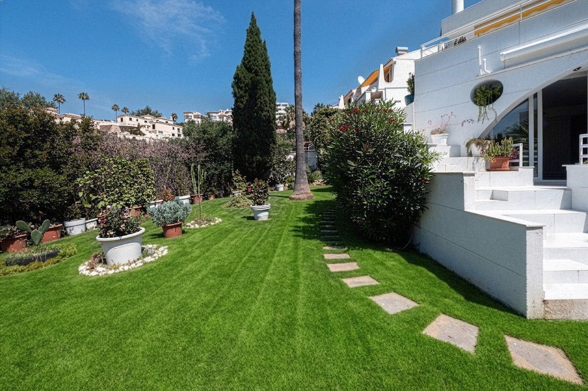 4 Zimmer Haus zu verkaufen in Calahonda mit Pool - 749.000 € (Ref: 9841335)