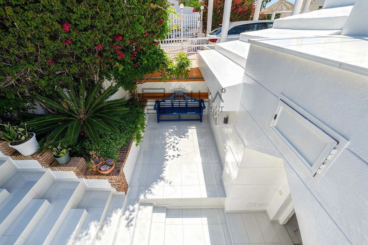 4 Zimmer Haus zu verkaufen in Calahonda mit Pool - 749.000 € (Ref: 9841335)