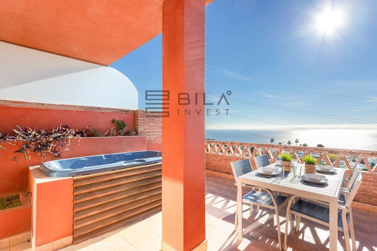 3 bedroom Penthouse for sale in Benalmadena with pool - € 695,000 (Ref: 9841338)