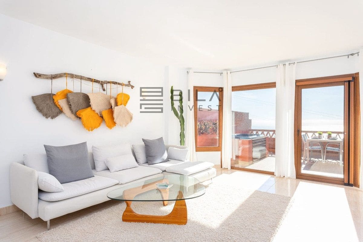 3 bedroom Penthouse for sale in Benalmadena with pool - € 695,000 (Ref: 9841338)