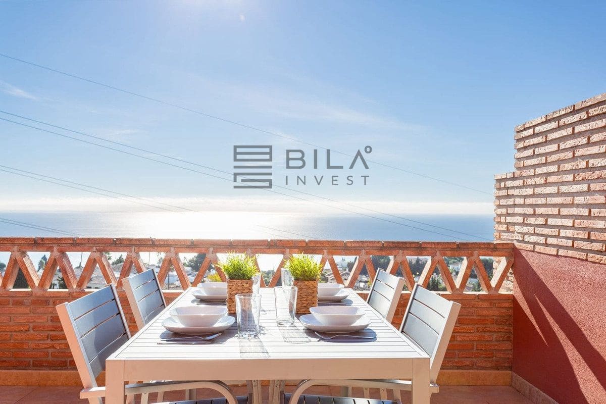 3 bedroom Penthouse for sale in Benalmadena with pool - € 695,000 (Ref: 9841338)
