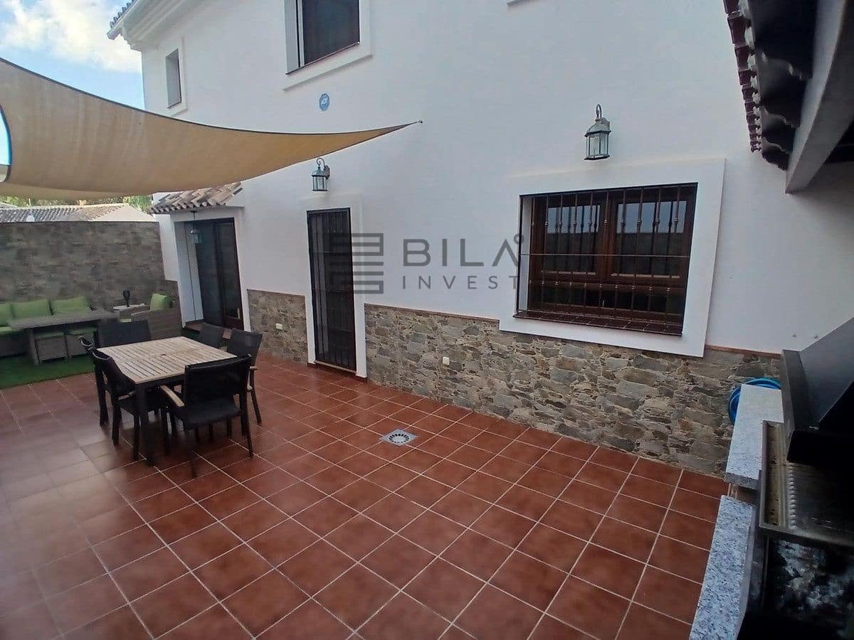 Chalet de 4 habitaciones en Fuengirola en venta con garaje - 790.000 € (Ref: 9841340)