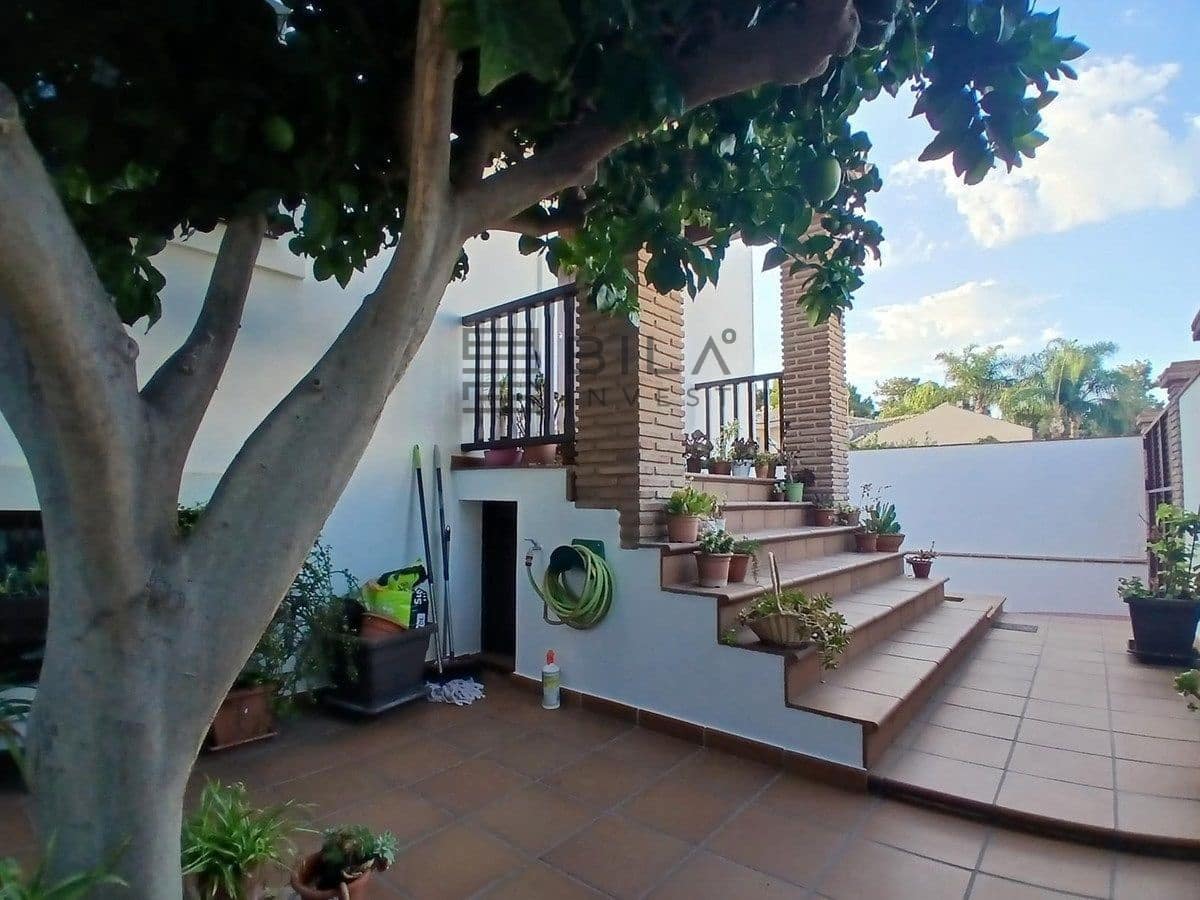 Chalet de 4 habitaciones en Fuengirola en venta con garaje - 790.000 € (Ref: 9841340)