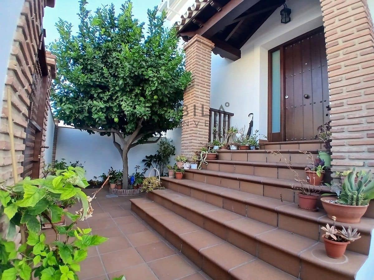 Chalet de 4 habitaciones en Fuengirola en venta con garaje - 790.000 € (Ref: 9841340)
