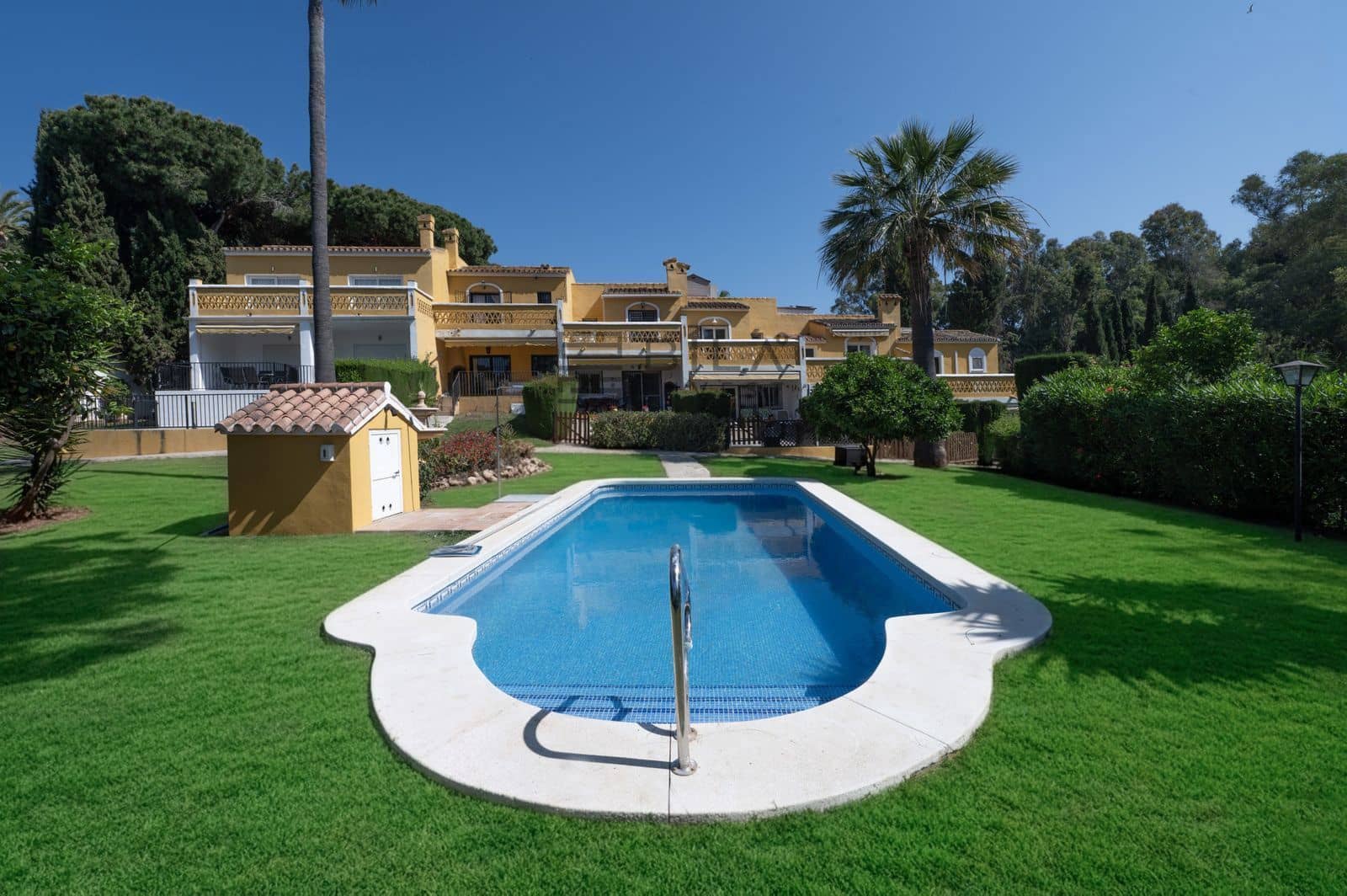 2 sovrum Hus till salu i Calahonda med pool - 495 000 € (Ref: 9848171)