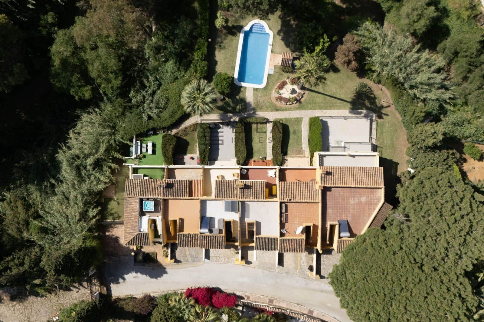 2 sovrum Hus till salu i Calahonda med pool - 495 000 € (Ref: 9848171)