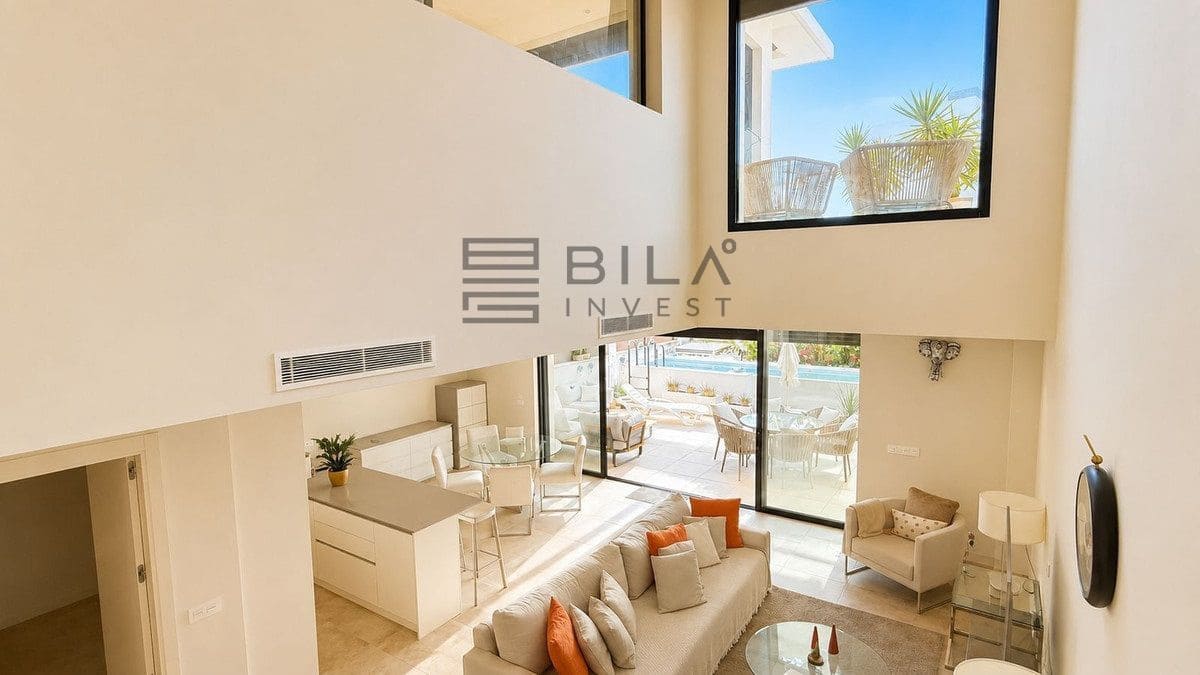 4 soveværelse Byhus til salg i La Cala de Mijas med swimmingpool garage - € 999.000 (Ref: 9848173)