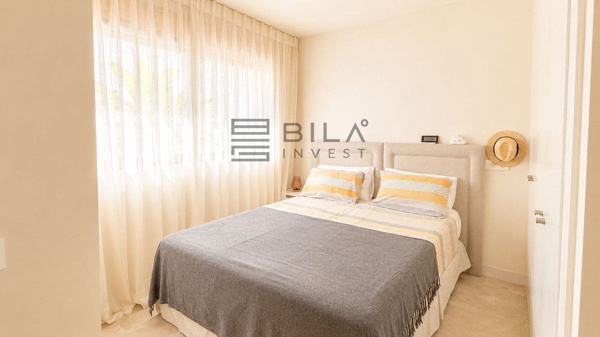 4 soveværelse Byhus til salg i La Cala de Mijas med swimmingpool garage - € 999.000 (Ref: 9848173)