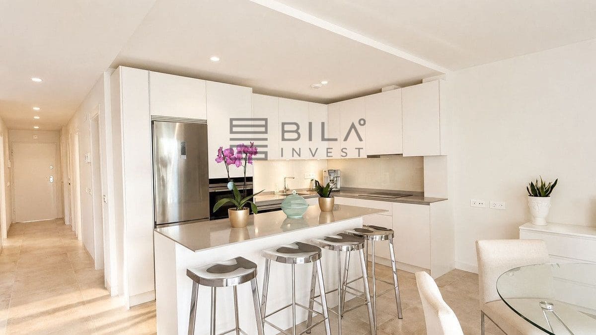 4 soveværelse Byhus til salg i La Cala de Mijas med swimmingpool garage - € 999.000 (Ref: 9848173)
