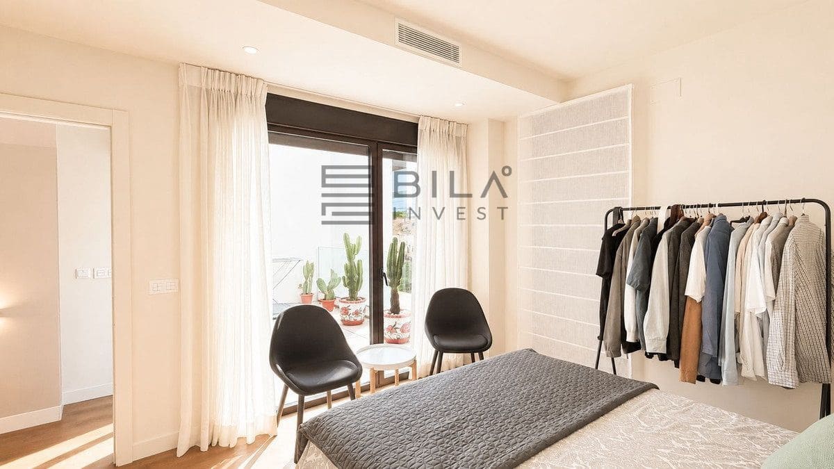 4 soveværelse Byhus til salg i La Cala de Mijas med swimmingpool garage - € 999.000 (Ref: 9848173)