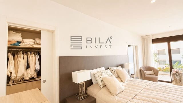4 soveværelse Byhus til salg i La Cala de Mijas, Mijas med swimmingpool garage - € 999.000 (Ref: 9848173)