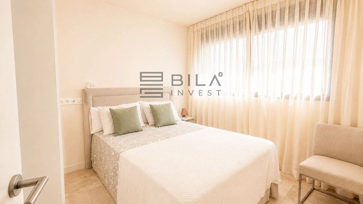 4 soveværelse Byhus til salg i La Cala de Mijas med swimmingpool garage - € 999.000 (Ref: 9848173)