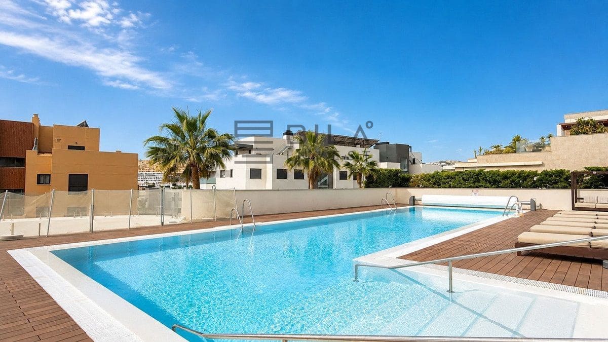 4 soveværelse Byhus til salg i La Cala de Mijas med swimmingpool garage - € 999.000 (Ref: 9848173)
