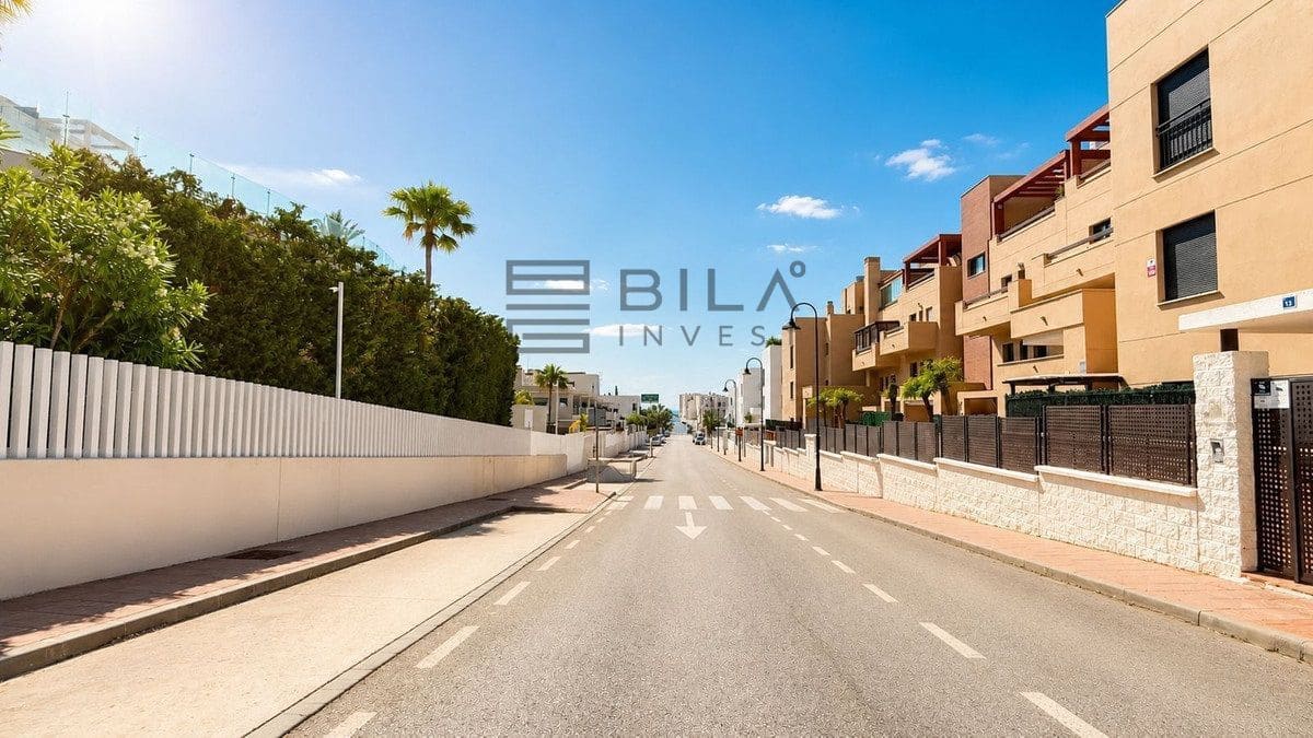 4 soveværelse Byhus til salg i La Cala de Mijas med swimmingpool garage - € 999.000 (Ref: 9848173)