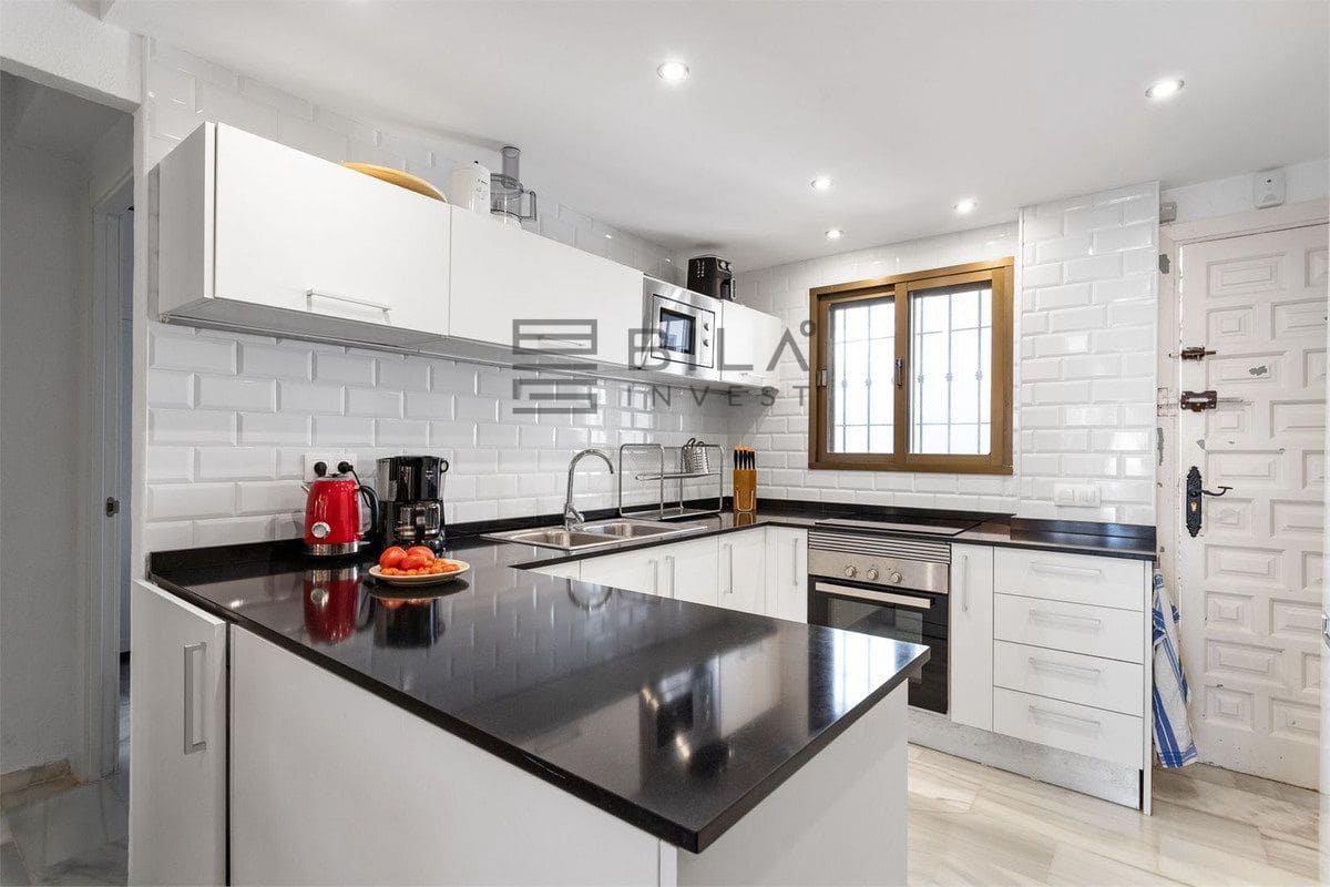 2 bedroom Flat for sale in Riviera del Sol with pool - € 319,000 (Ref: 9849960)