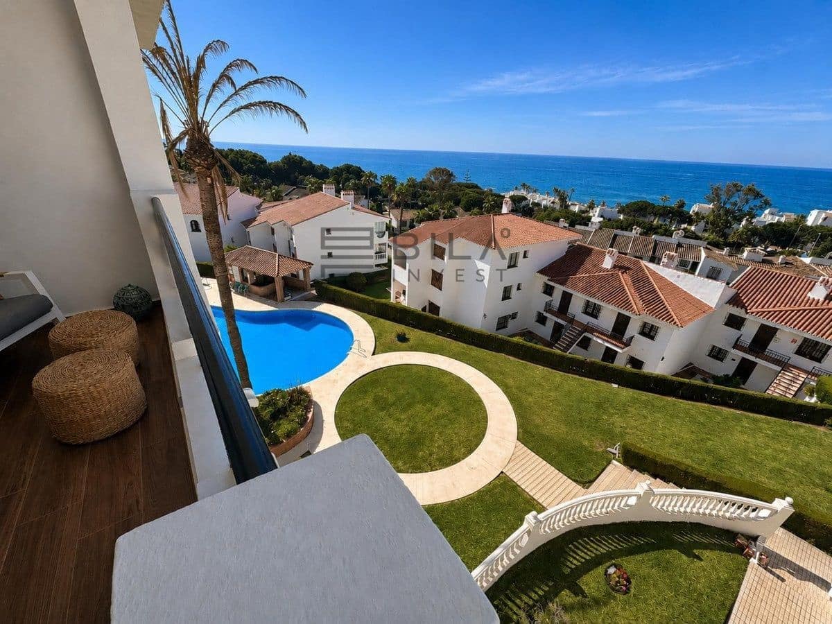2 bedroom Penthouse for sale in Miraflores with pool - € 389,000 (Ref: 9849961)