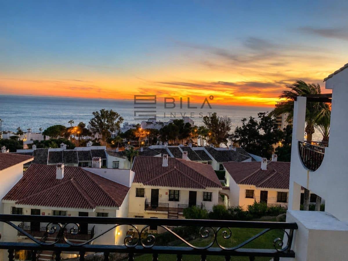 2 bedroom Penthouse for sale in Miraflores with pool - € 389,000 (Ref: 9849961)