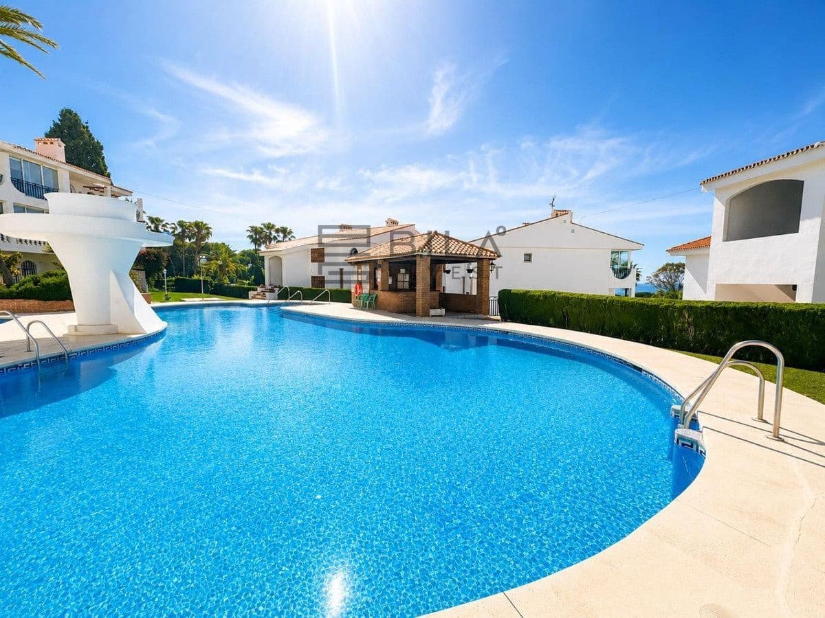 2 bedroom Penthouse for sale in Miraflores with pool - € 389,000 (Ref: 9849961)