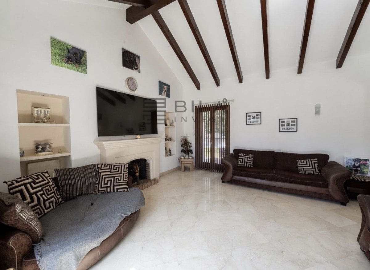 5 bedroom Villa for sale in Mijas Golf with pool - € 1,350,000 (Ref: 9849963)