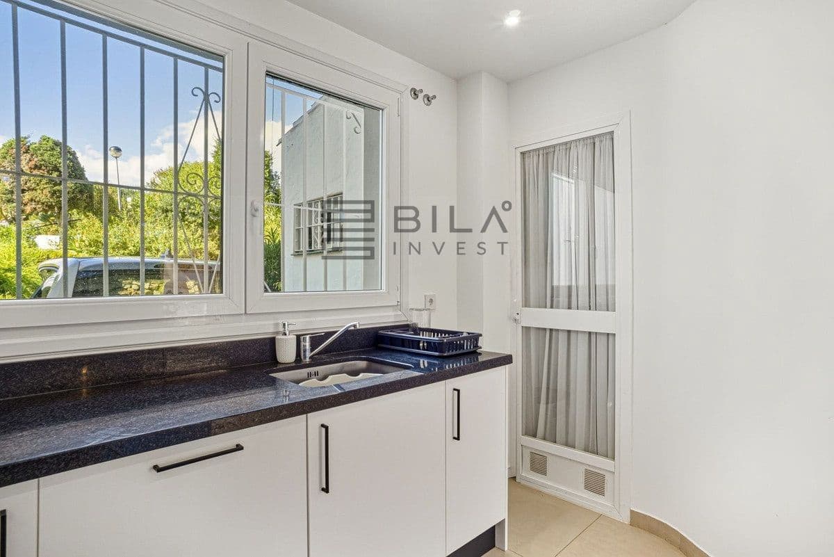 3 sovrum Hus till salu i Calahonda med pool garage - 495 000 € (Ref: 9854292)