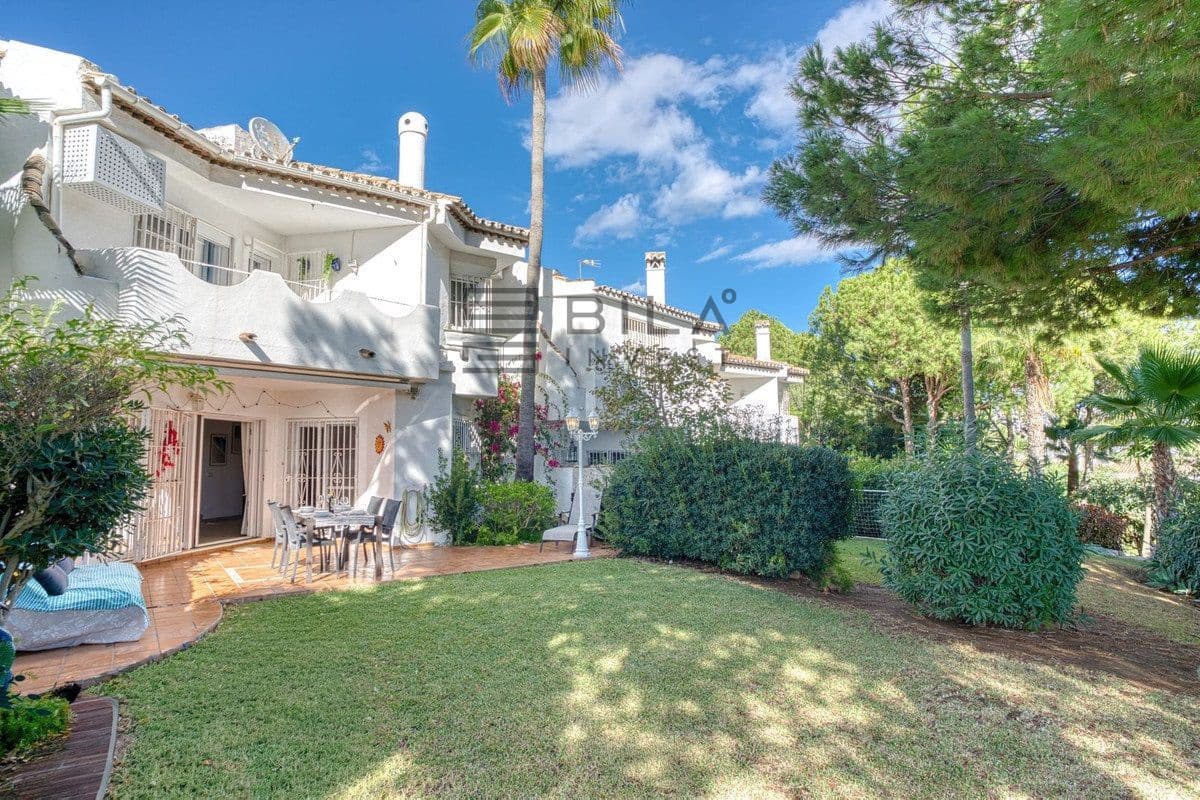 3 sovrum Hus till salu i Calahonda med pool garage - 495 000 € (Ref: 9854292)