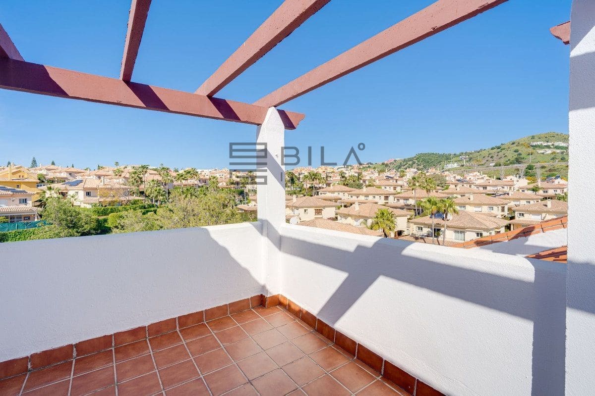 2 slaapkamer Penthouse te koop in Riviera del Sol met zwembad - € 335.000 (Ref: 9854293)