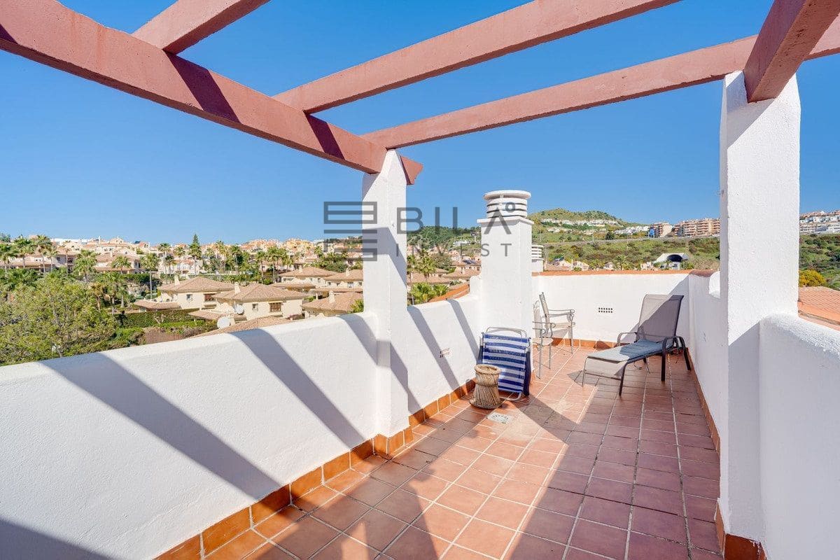 2 slaapkamer Penthouse te koop in Riviera del Sol met zwembad - € 335.000 (Ref: 9854293)