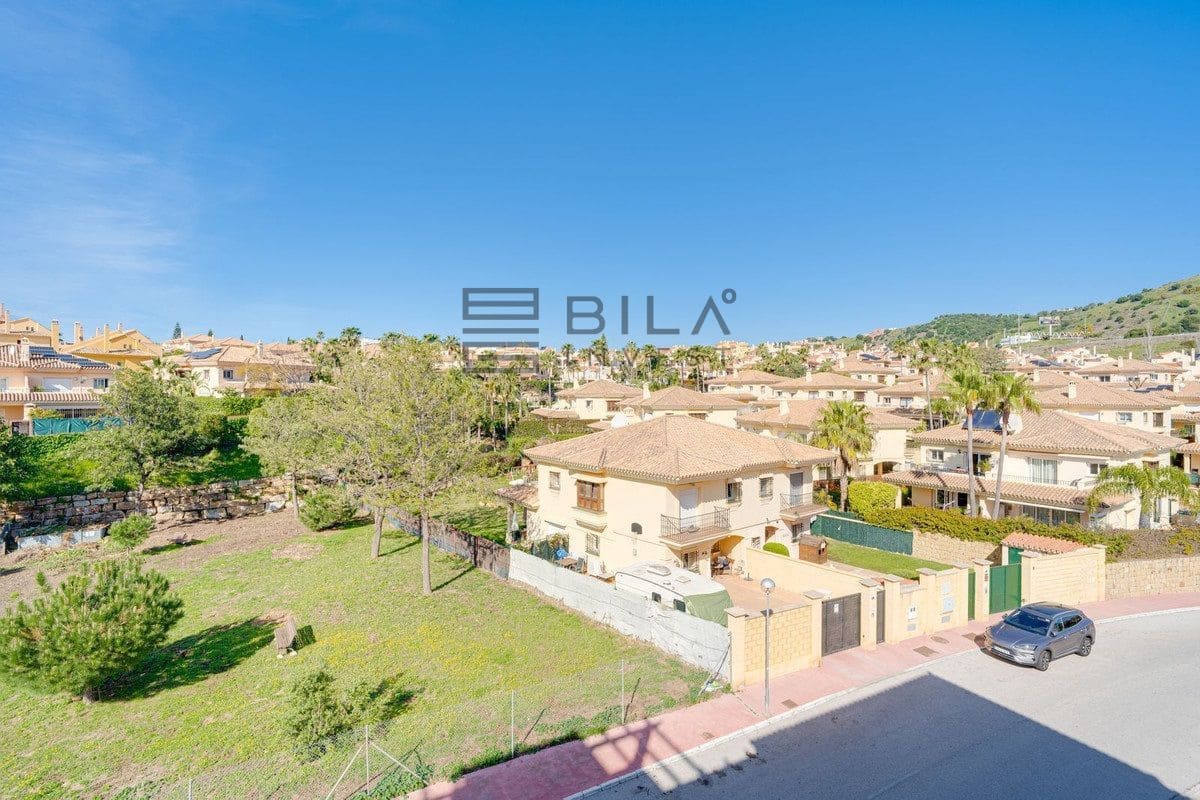 2 slaapkamer Penthouse te koop in Riviera del Sol met zwembad - € 335.000 (Ref: 9854293)