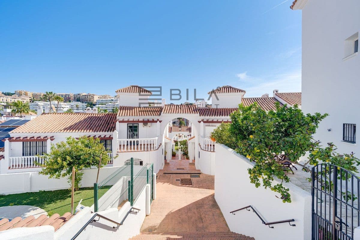 2 slaapkamer Penthouse te koop in Riviera del Sol met zwembad - € 335.000 (Ref: 9854293)