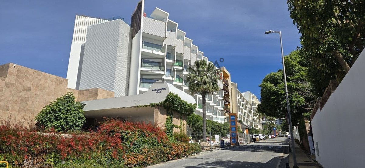 2 slaapkamer Flat te koop in Fuengirola met zwembad garage - € 440.000 (Ref: 9858895)