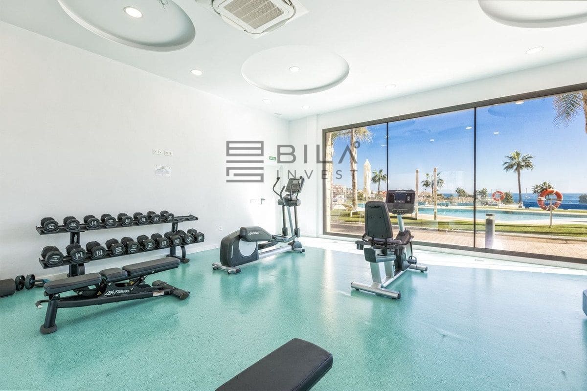 2 soveværelse Lejlighed til salg i Mijas Costa med swimmingpool garage - € 599.000 (Ref: 9858899)