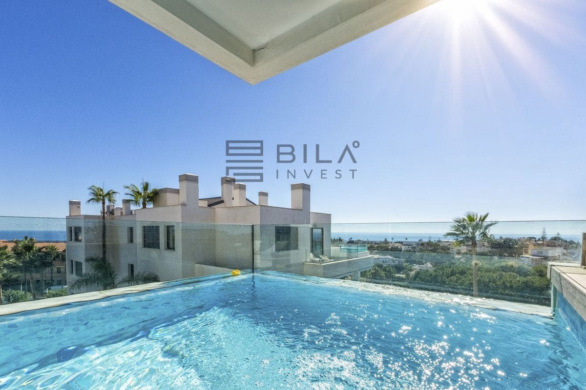 2 soveværelse Lejlighed til salg i Mijas Costa med swimmingpool garage - € 599.000 (Ref: 9858899)
