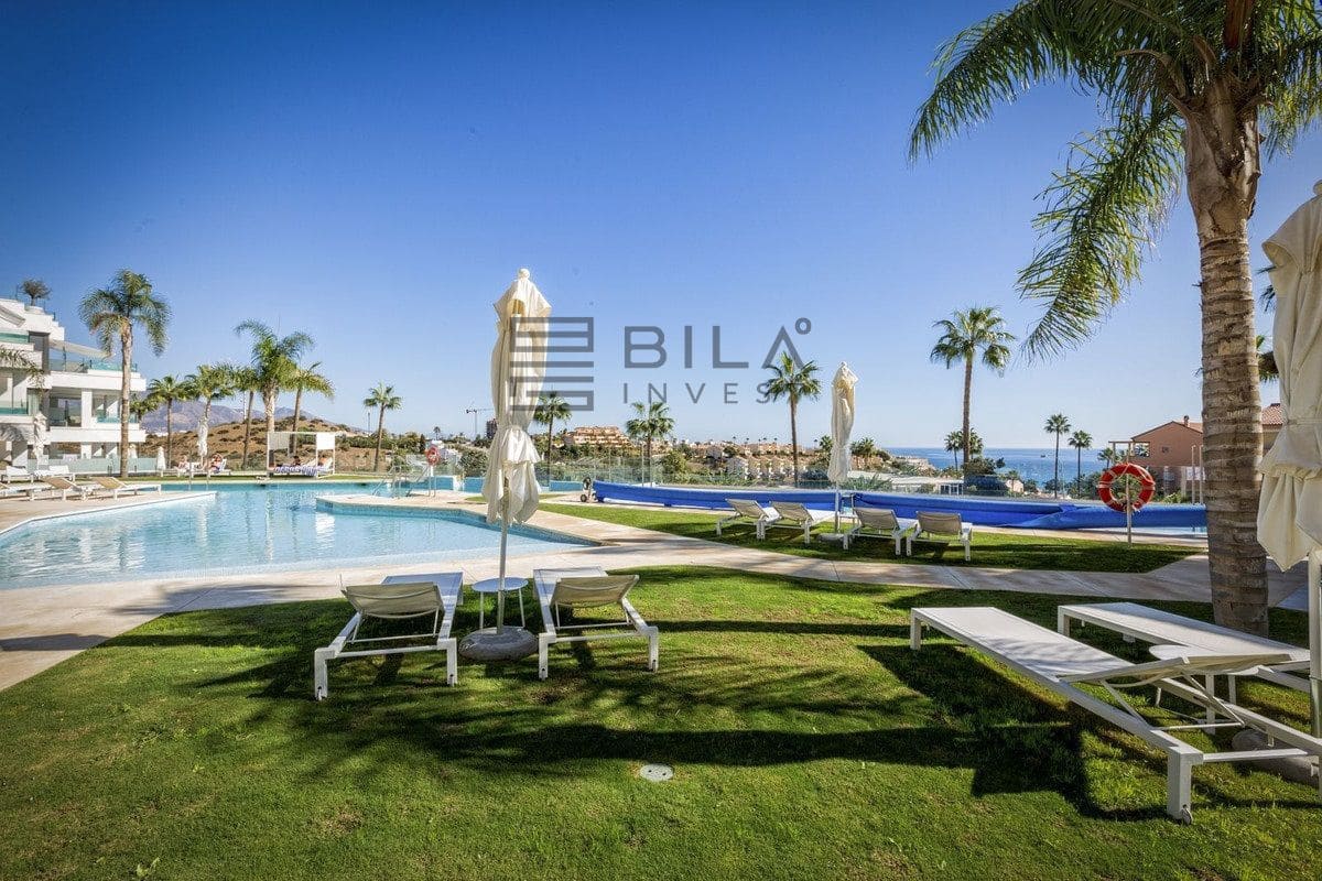 2 soveværelse Lejlighed til salg i Mijas Costa med swimmingpool garage - € 599.000 (Ref: 9858899)