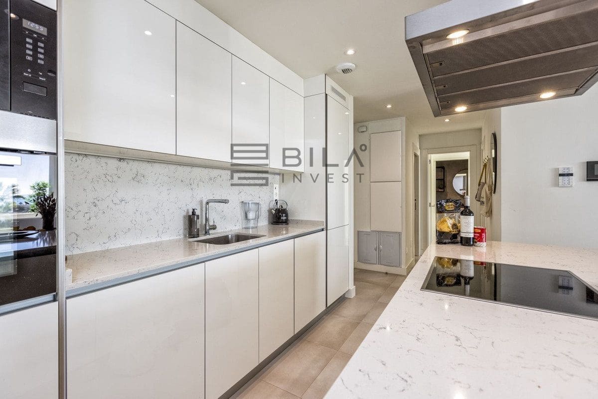 2 soveværelse Lejlighed til salg i Mijas Costa med swimmingpool garage - € 599.000 (Ref: 9858899)