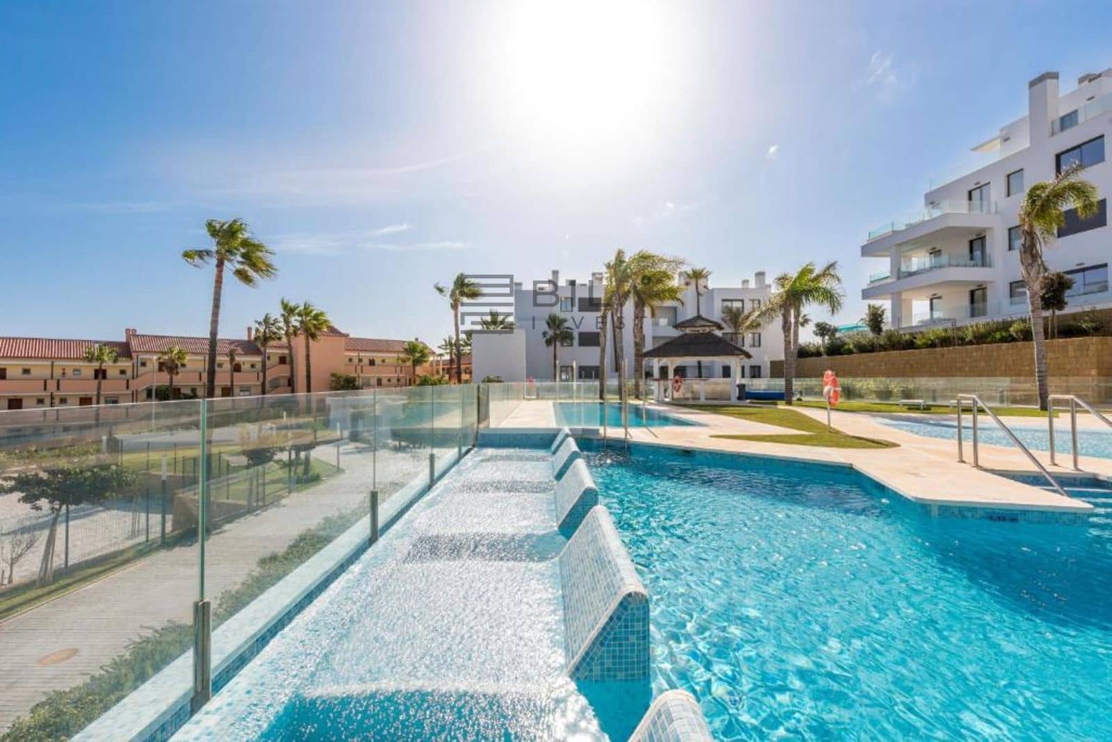 2 soveværelse Lejlighed til salg i Mijas Costa med swimmingpool garage - € 599.000 (Ref: 9858899)