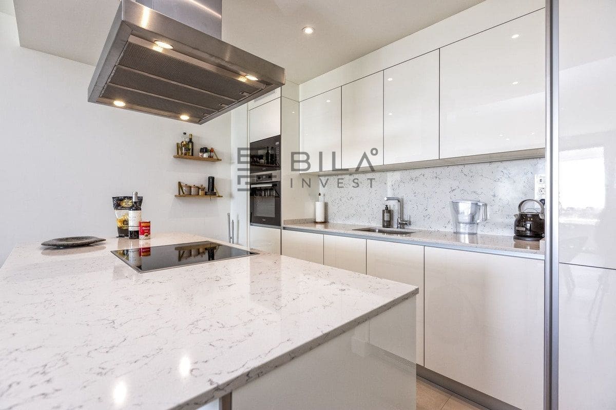 2 soveværelse Lejlighed til salg i Mijas Costa med swimmingpool garage - € 599.000 (Ref: 9858899)