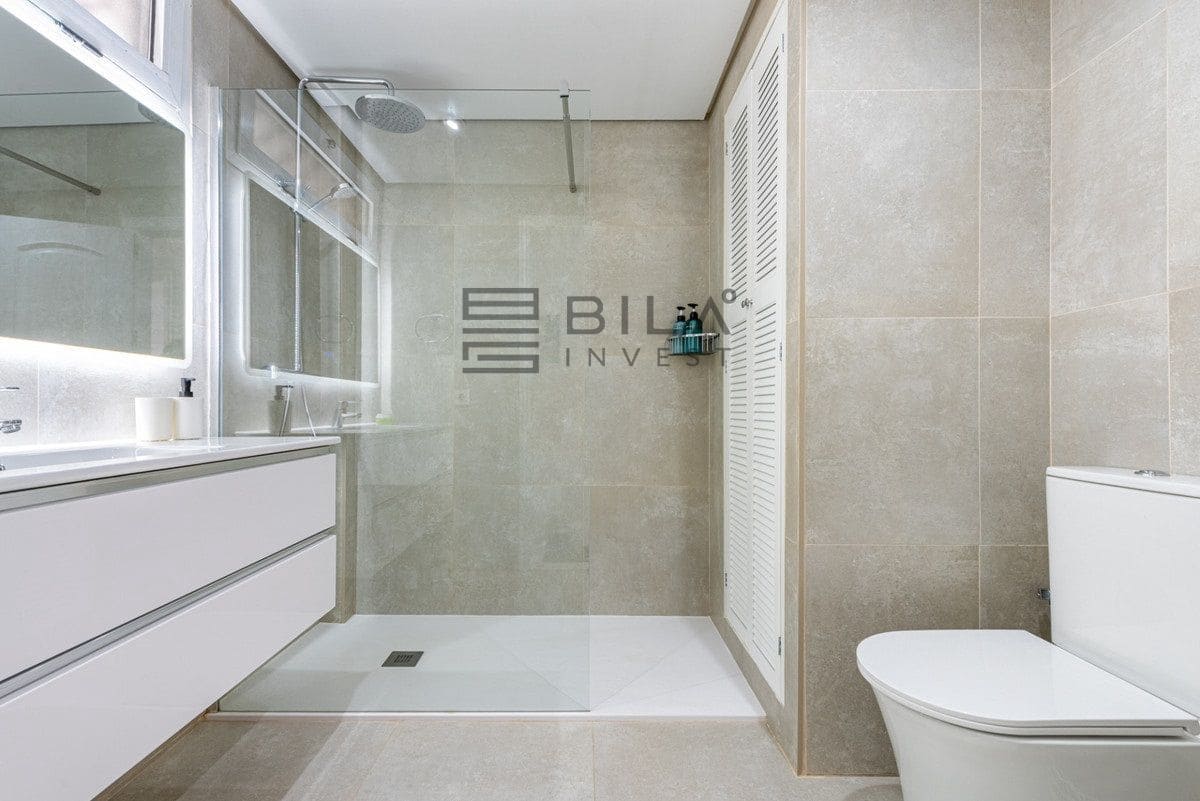 2 bedroom Flat for sale in Benalmadena with pool garage - € 364,000 (Ref: 9858900)