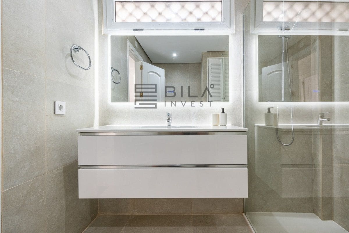 2 bedroom Flat for sale in Benalmadena with pool garage - € 364,000 (Ref: 9858900)