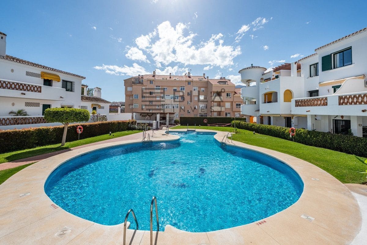 2 bedroom Flat for sale in Benalmadena with pool garage - € 364,000 (Ref: 9858900)