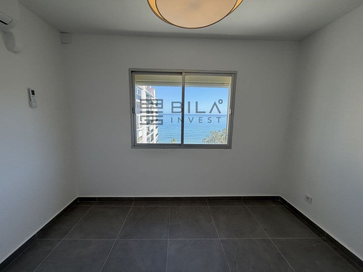 3 bedroom Flat for sale in Calahonda with pool garage - € 399,000 (Ref: 9861140)