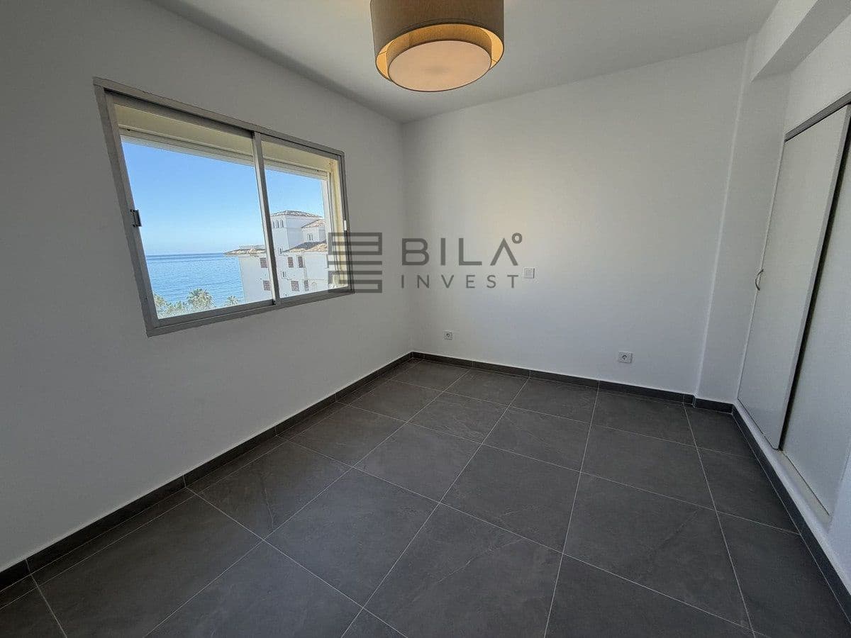 3 bedroom Flat for sale in Calahonda with pool garage - € 399,000 (Ref: 9861140)