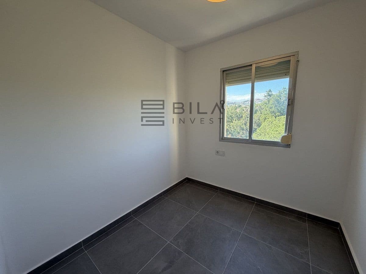 3 bedroom Flat for sale in Calahonda with pool garage - € 399,000 (Ref: 9861140)