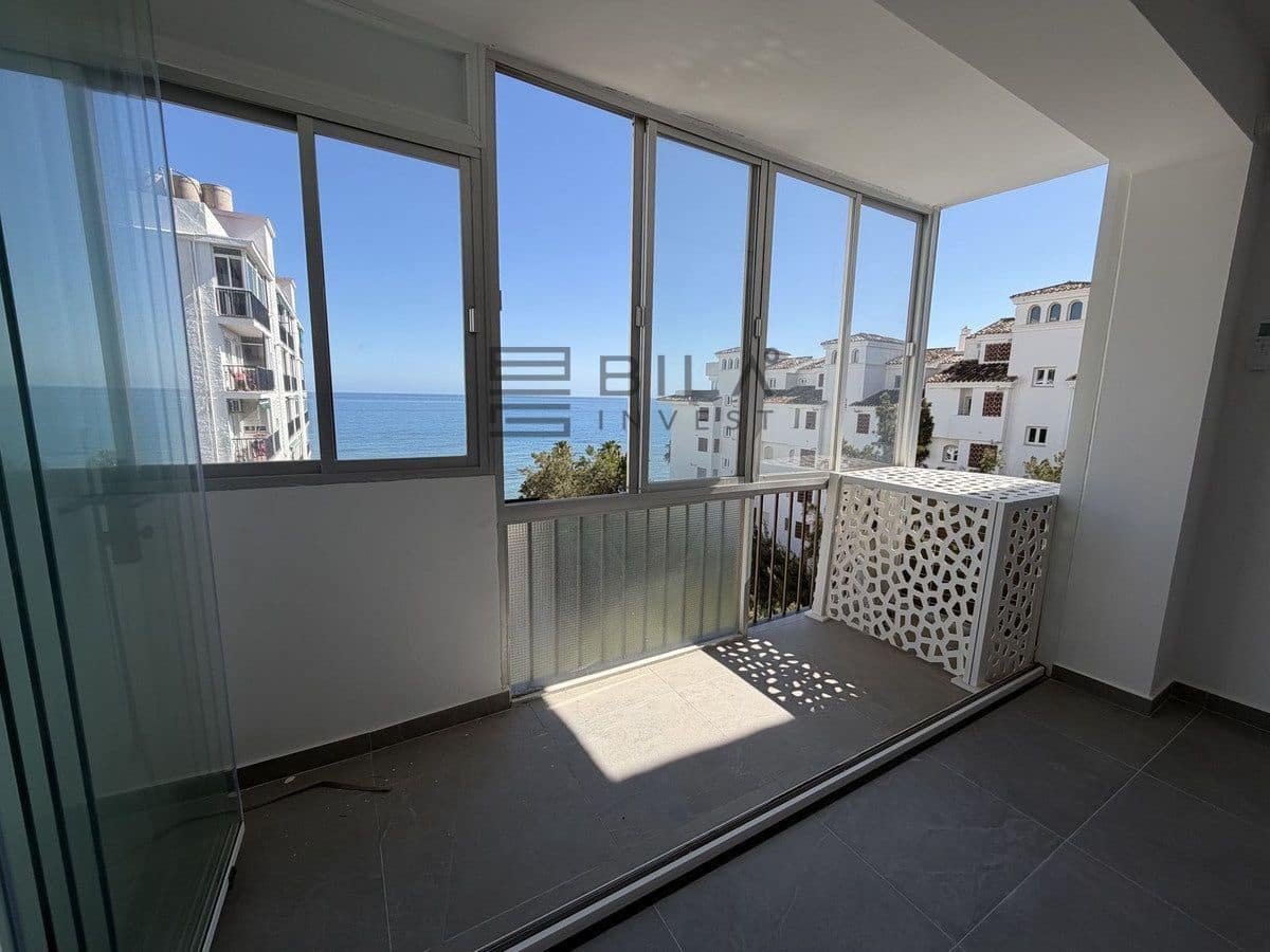 3 bedroom Flat for sale in Calahonda with pool garage - € 399,000 (Ref: 9861140)
