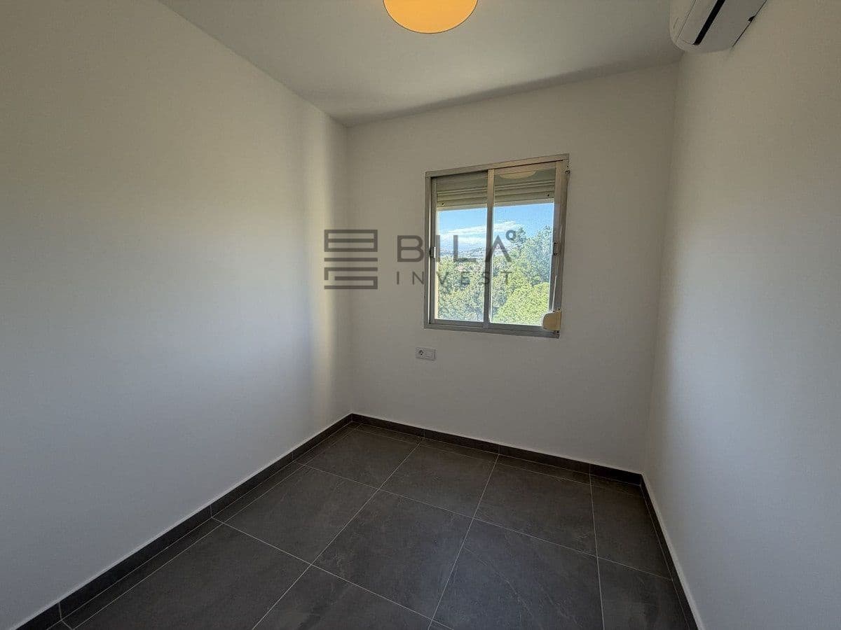 3 bedroom Flat for sale in Calahonda with pool garage - € 399,000 (Ref: 9861140)