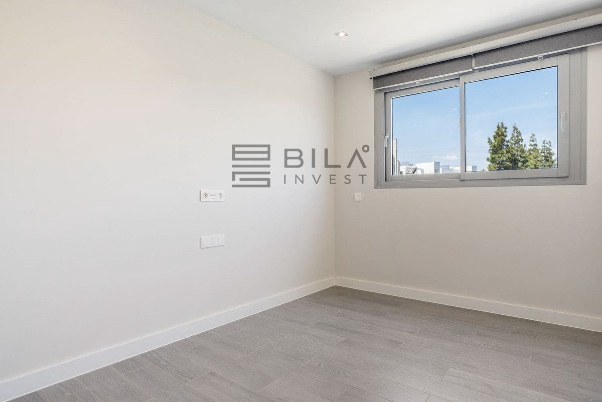 3 bedroom Flat for sale in El Chaparral with pool garage - € 580,000 (Ref: 9861142)