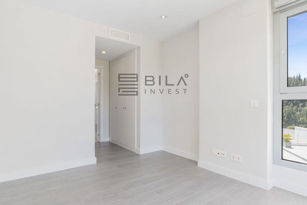 3 bedroom Flat for sale in El Chaparral with pool garage - € 580,000 (Ref: 9861142)