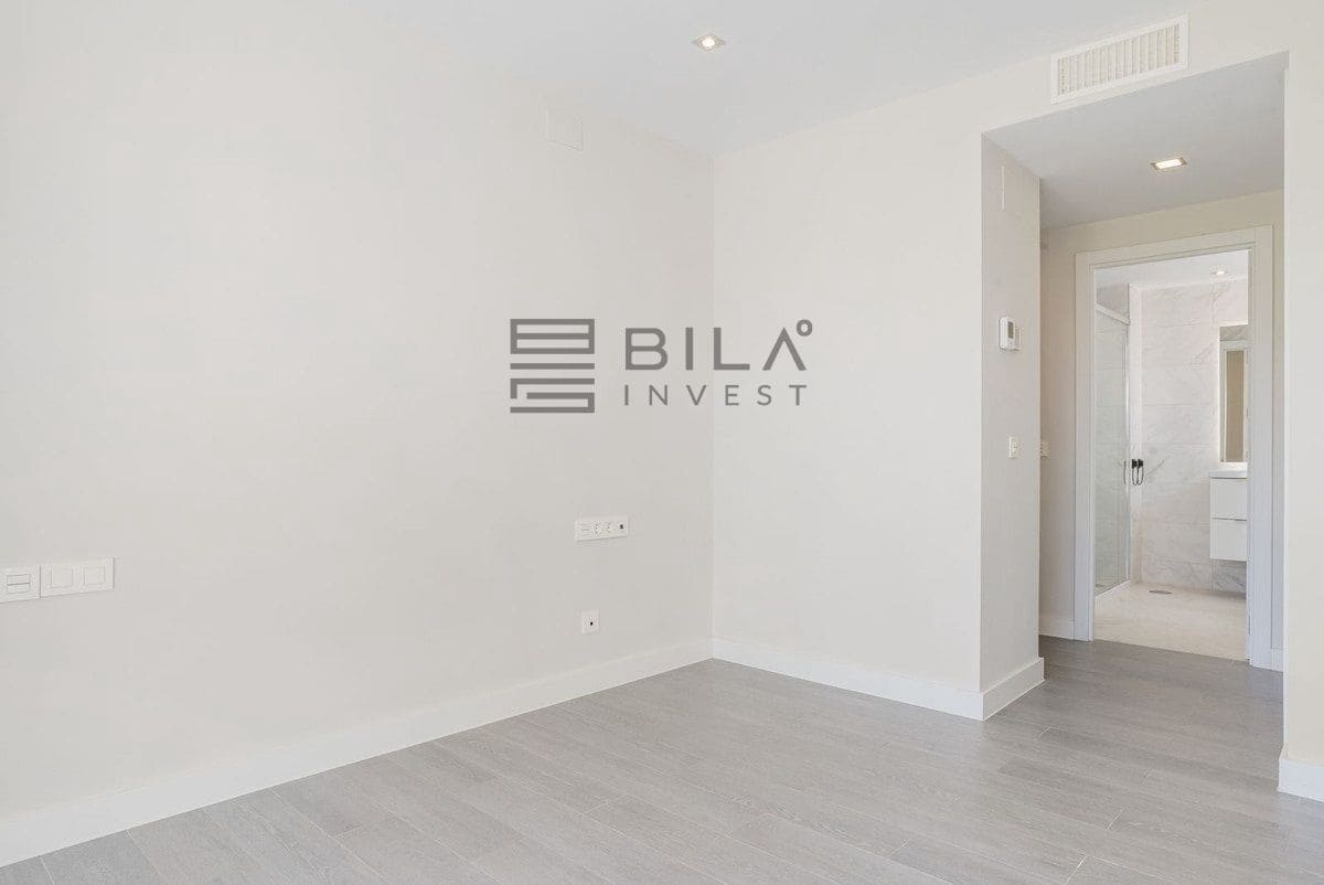 3 bedroom Flat for sale in El Chaparral with pool garage - € 580,000 (Ref: 9861142)